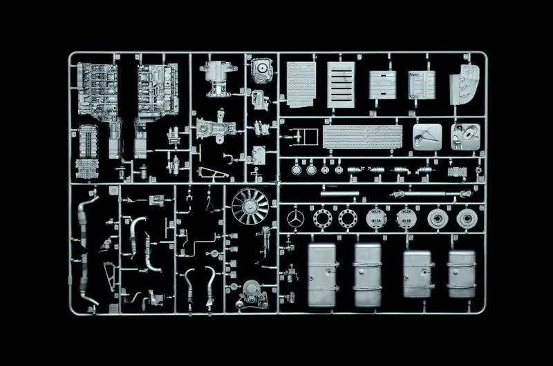 Italeri 1/24 Mercedes-Benz Actros MP4 Big Space Grand Prix Edition Plastic Model Kit