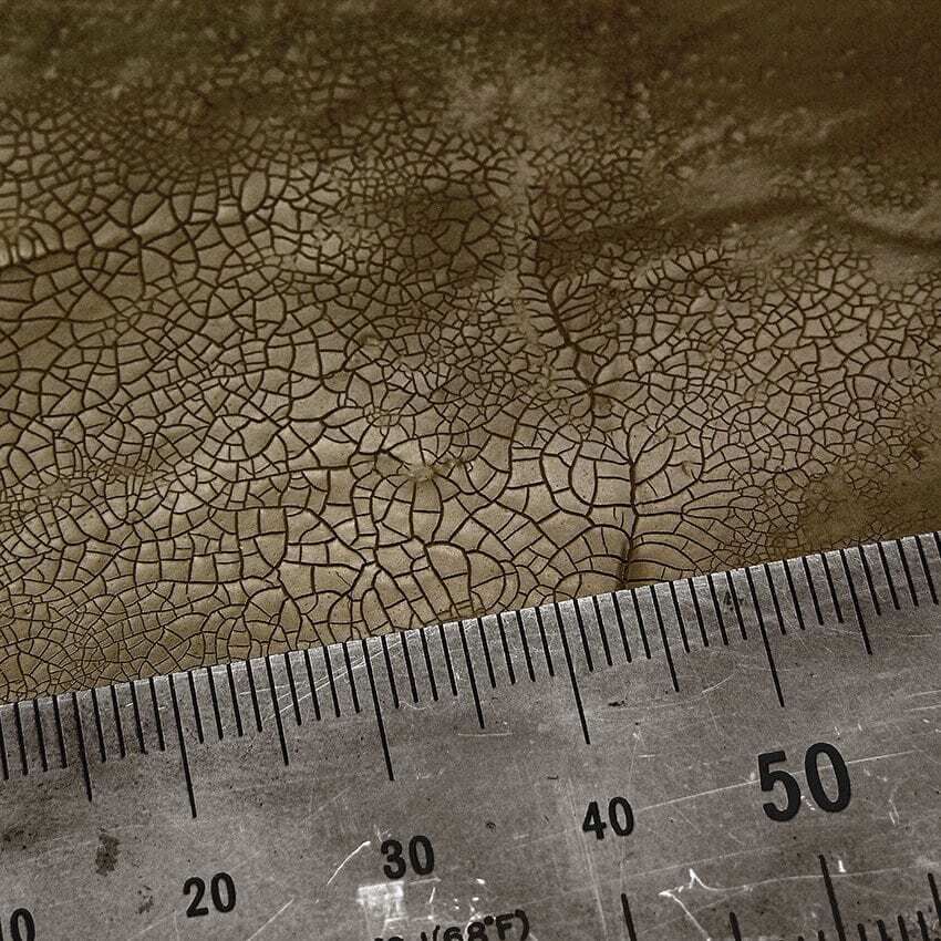 AK Interactive Dioramas: Dark & Dry Crackle Effects - 100ml (Acrylic) AK Interactive