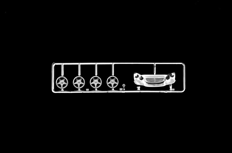 Italeri 1:24 MERCEDES BENZ 600S Plastic Model Kit Italeri