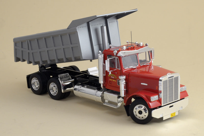 Italeri 1/24 Freightliner Heavy Dumper Truck Plastic Model Kit Italeri