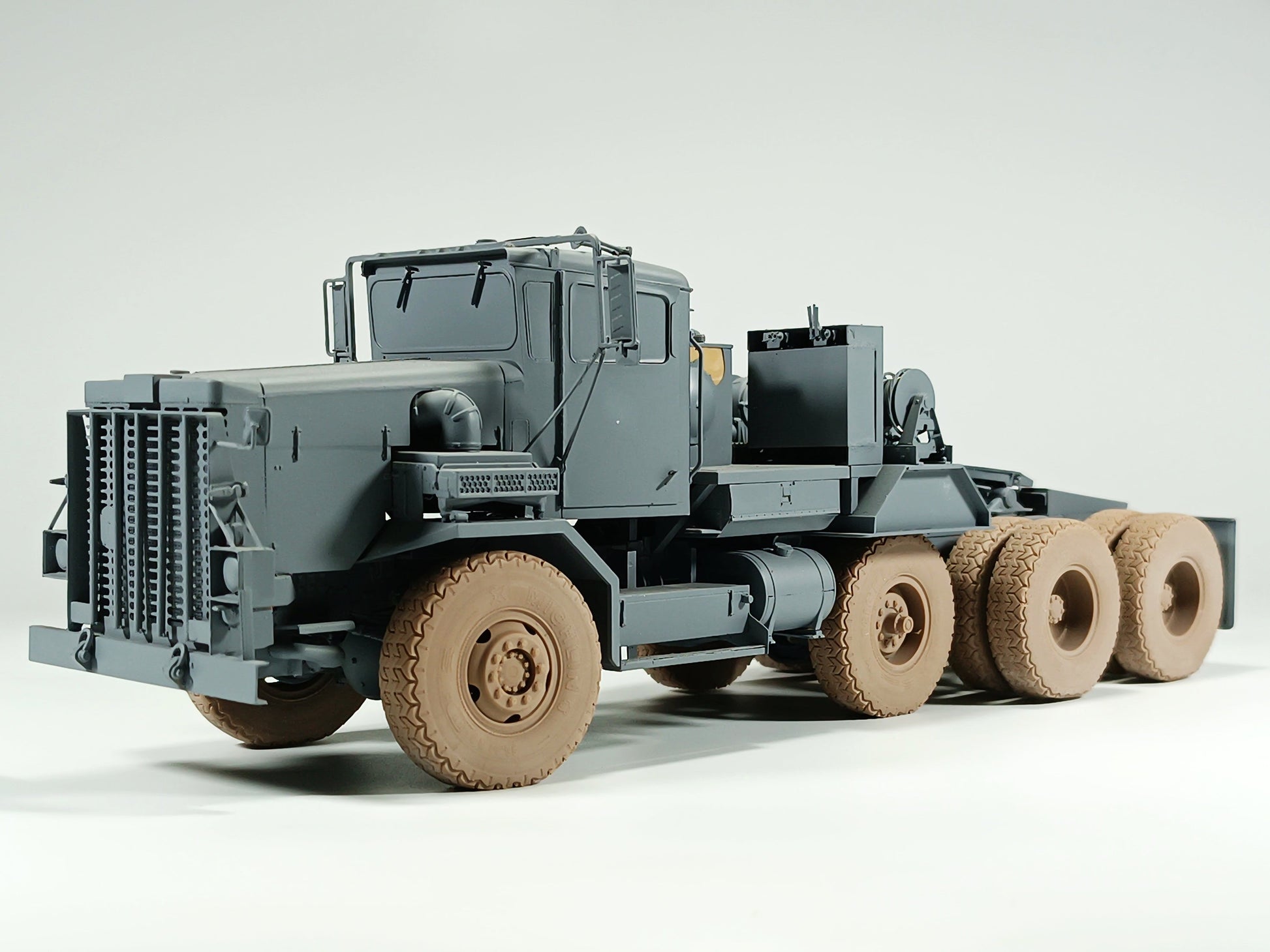 E.T. Model 1/35 US M911 C-HET(8x6) Sagged wheels E.T. Model