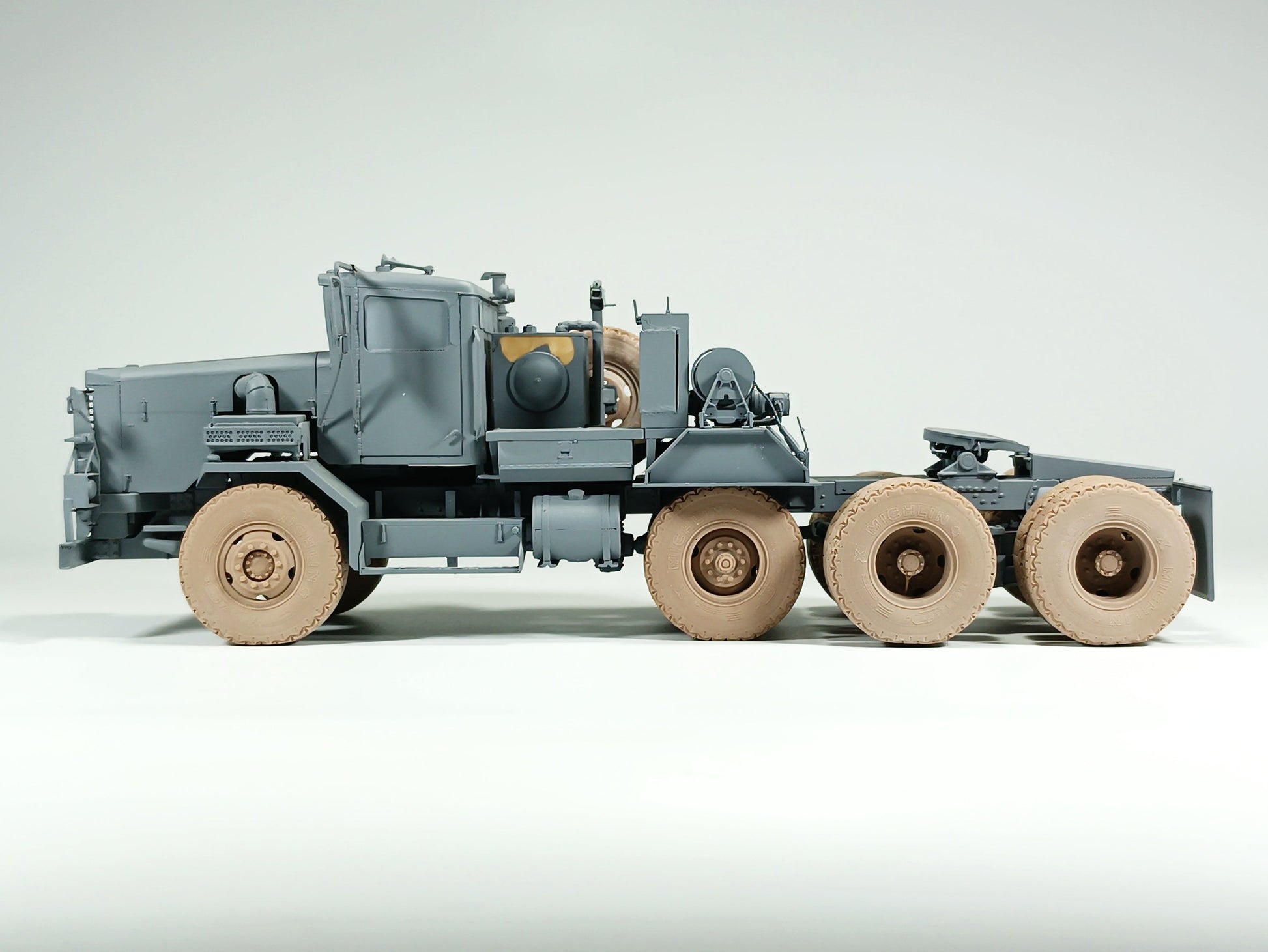 E.T. Model 1/35 US M911 C-HET(8x6) Sagged wheels E.T. Model