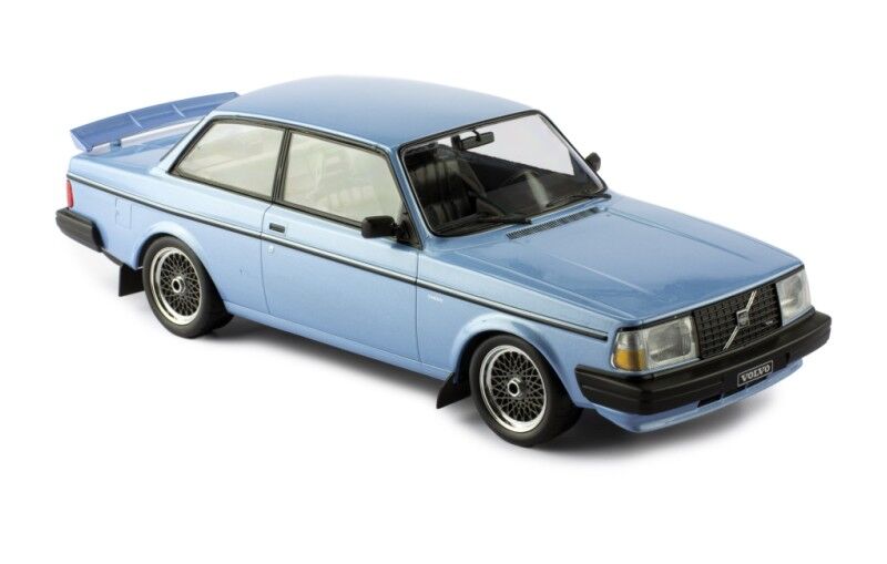 IXO Models 1/18 VOLVO 240 TURBO "CUSTOM" 1986 - METALLIC LIGHT BLUE IXO Models