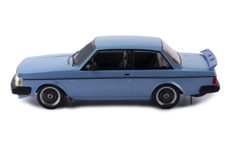 IXO Models 1/18 VOLVO 240 TURBO "CUSTOM" 1986 - METALLIC LIGHT BLUE IXO Models