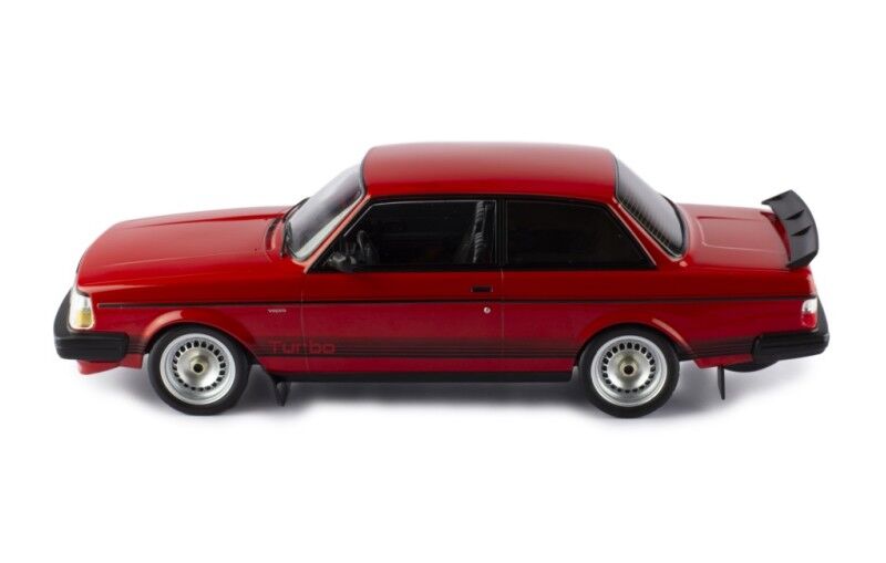 IXO Models 1/18 VOLVO 240 TURBO "CUSTOM" RED - 1986 IXO Models