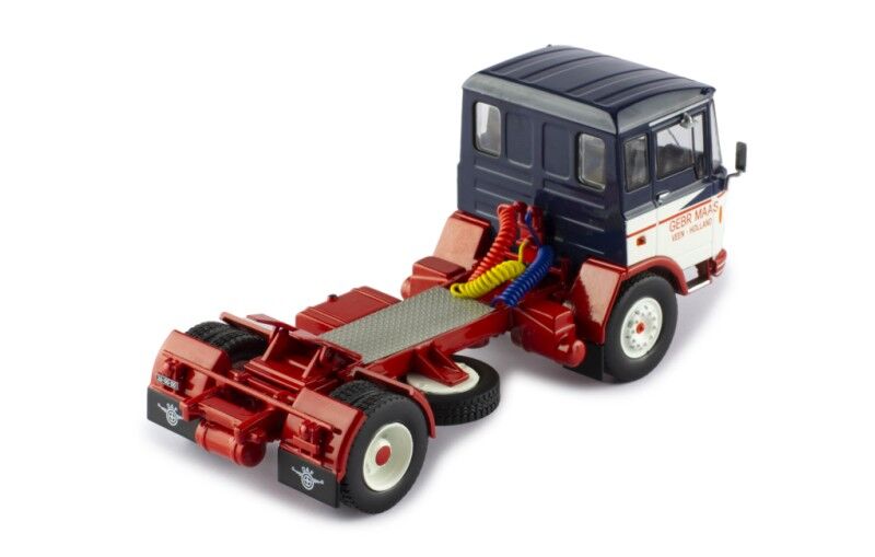 IXO Models 1/43 DAF 2600 1970 Blue And White