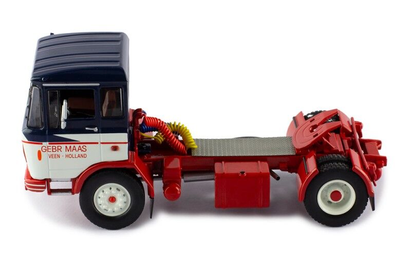 IXO Models 1/43 DAF 2600 1970 Blue And White
