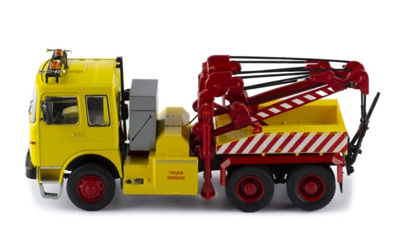 IXO Models 1/43 MAN F8 26.281 Tow Truck - Yellow