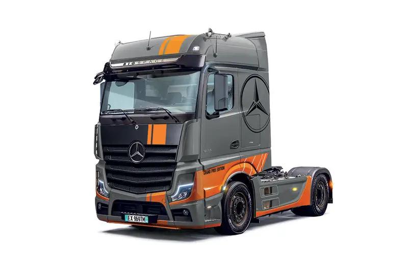 Italeri 1/24 Mercedes-Benz Actros MP4 Big Space Grand Prix Edition Plastic Model Kit