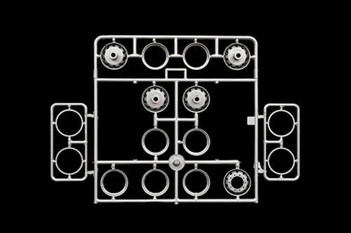 Italeri 1/24 Freightliner FLC Plastic Model Kit