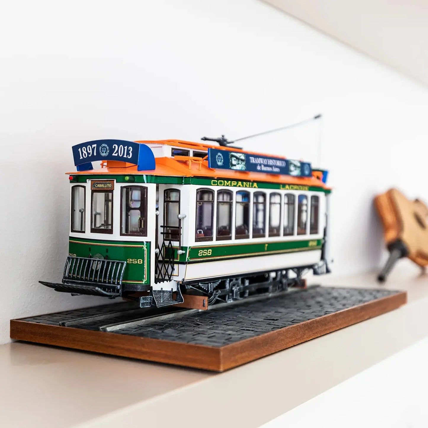 OcCre 1/24 Buenos Aires Tram Model Kit Occre