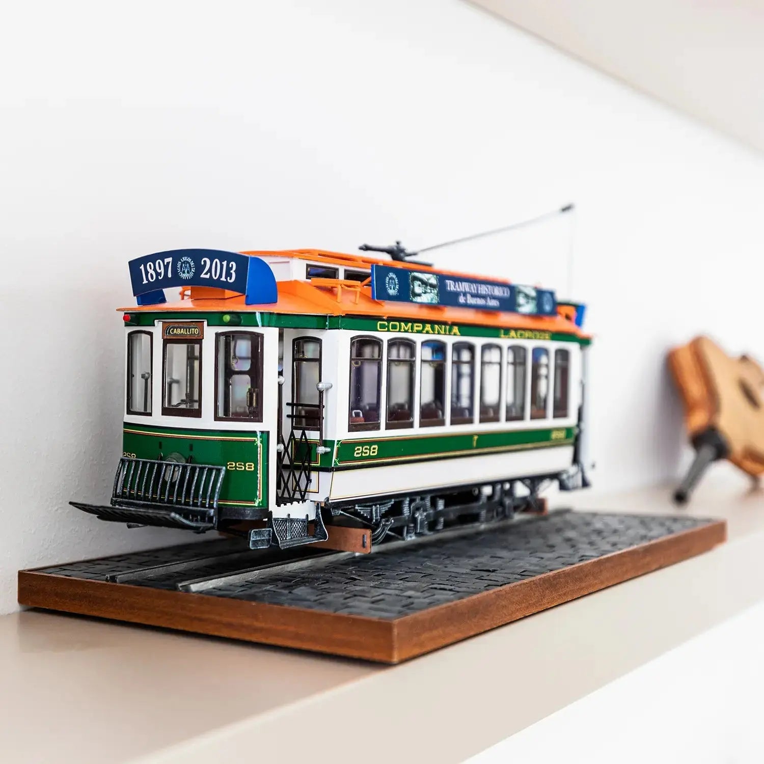 OcCre 1/24 Buenos Aires Tram Model Kit Occre
