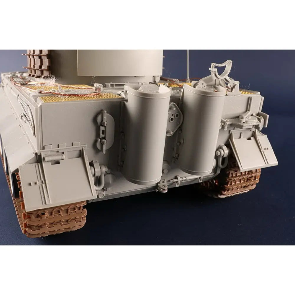 Trumpeter 1/16 Pz.Kpfw.VI Ausf.E Sd.Kfz.181 Tiger I (Medium Production) Plastic Model Kit Trumpeter