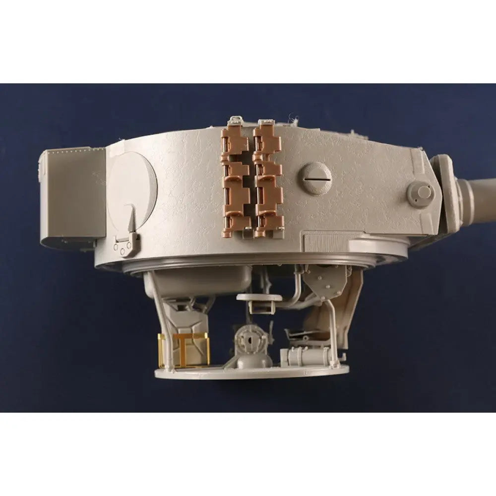 Trumpeter 1/16 Pz.Kpfw.VI Ausf.E Sd.Kfz.181 Tiger I (Medium Production) Plastic Model Kit Trumpeter