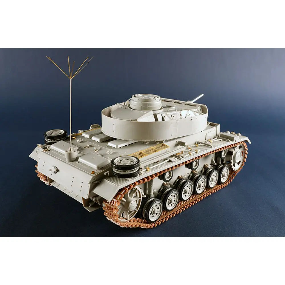 Trumpeter 1/16 Pz.Bef.Wg.Fahrgestell Pz.Kpfw.III Ausf.J Plastic Model Kit Trumpeter