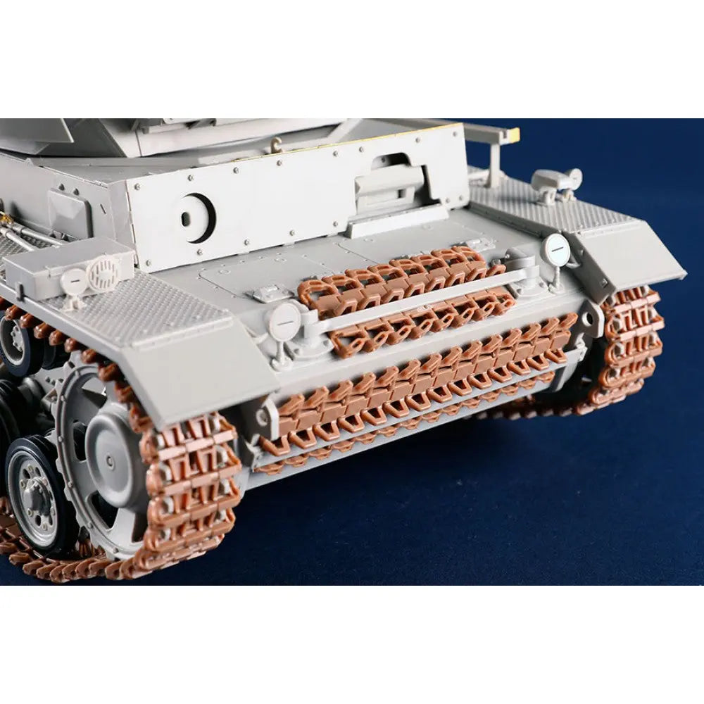 Trumpeter 1/16 Pz.Bef.Wg.Fahrgestell Pz.Kpfw.III Ausf.J Plastic Model Kit Trumpeter