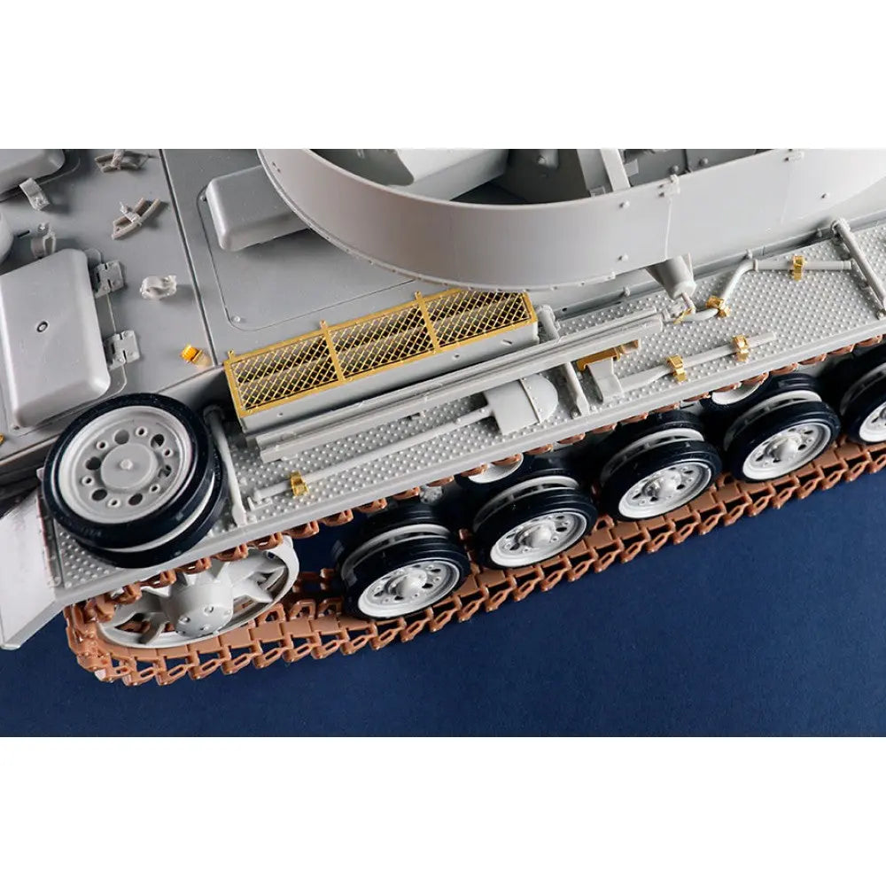 Trumpeter 1/16 Pz.Bef.Wg.Fahrgestell Pz.Kpfw.III Ausf.J Plastic Model Kit Trumpeter