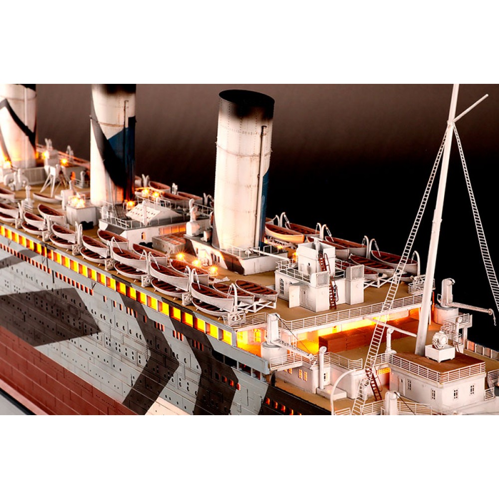Trumpeter 1/200 Olympic & Britannic light sets Plastic Model Kit