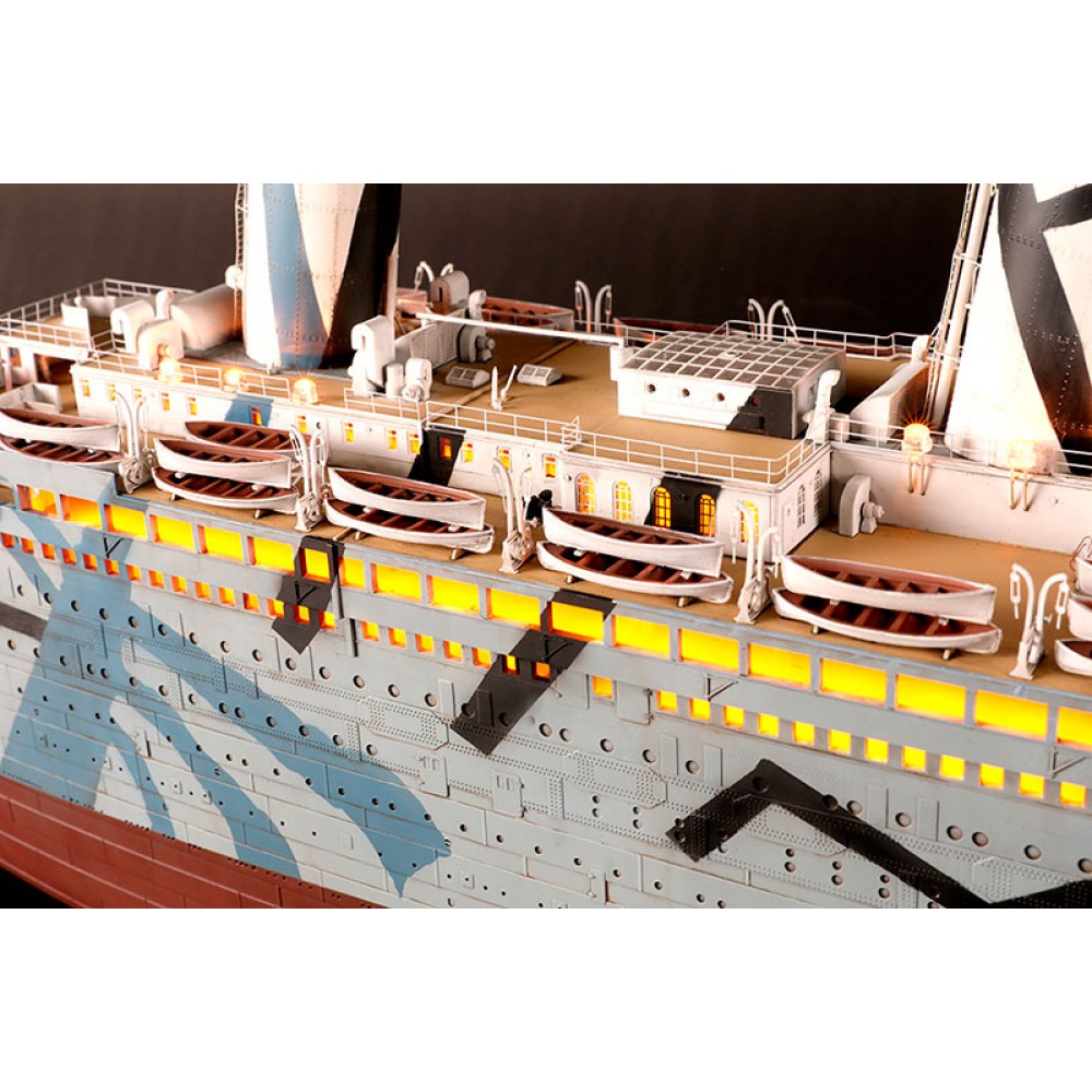 Trumpeter 1/200 Olympic & Britannic light sets Plastic Model Kit