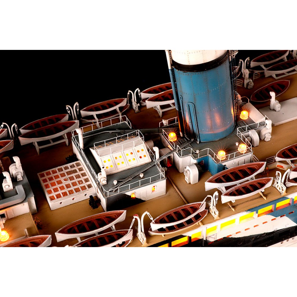 Trumpeter 1/200 Olympic & Britannic light sets Plastic Model Kit