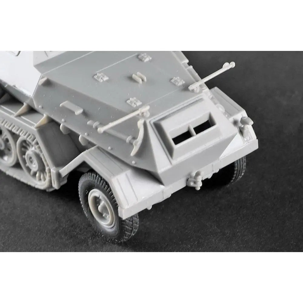 Trumpeter 1/72 Sd.Kfz.8 Gepanzerte 12t Plastic Model Kit Trumpeter