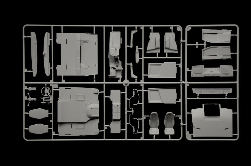 Italeri 1/24 VOLVO FH4 Globetrotter Medium Roof Plastic Model Kit Italeri