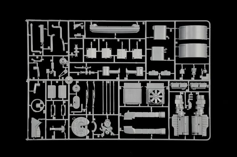 Italeri 1/24 Renault AE500 Magnum Plastic Model Kit