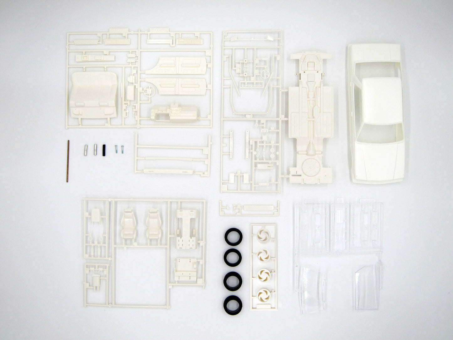 Fujimi 1/24 NISSAN CEDRIC 4 door Hardtop (Y30) (High Society Car Version) [HC-8] Plastic Model Kit Fujimi