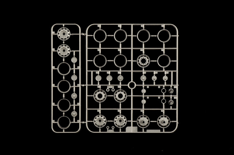 Italeri 1/24 Volvo FH Low Roof Truck Plastic Model Kit