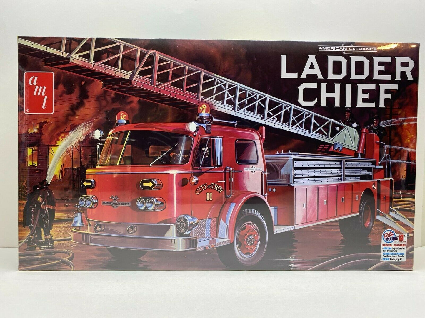 AMT 1/25 American LaFrance Ladder Chief Fire Truck Plastic Model Kit