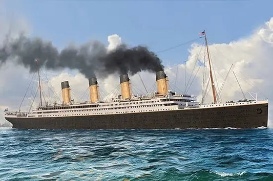 HobbyBoss 1/700 Titanic Plastic Model Kit HobbyBoss