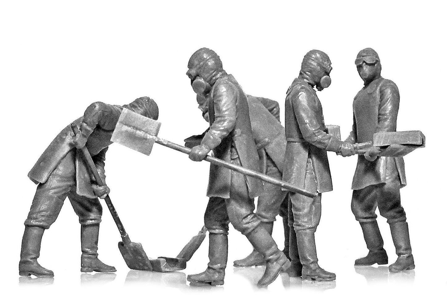 ICM 1:35 Chernobyl #3. Rubble Cleaners
