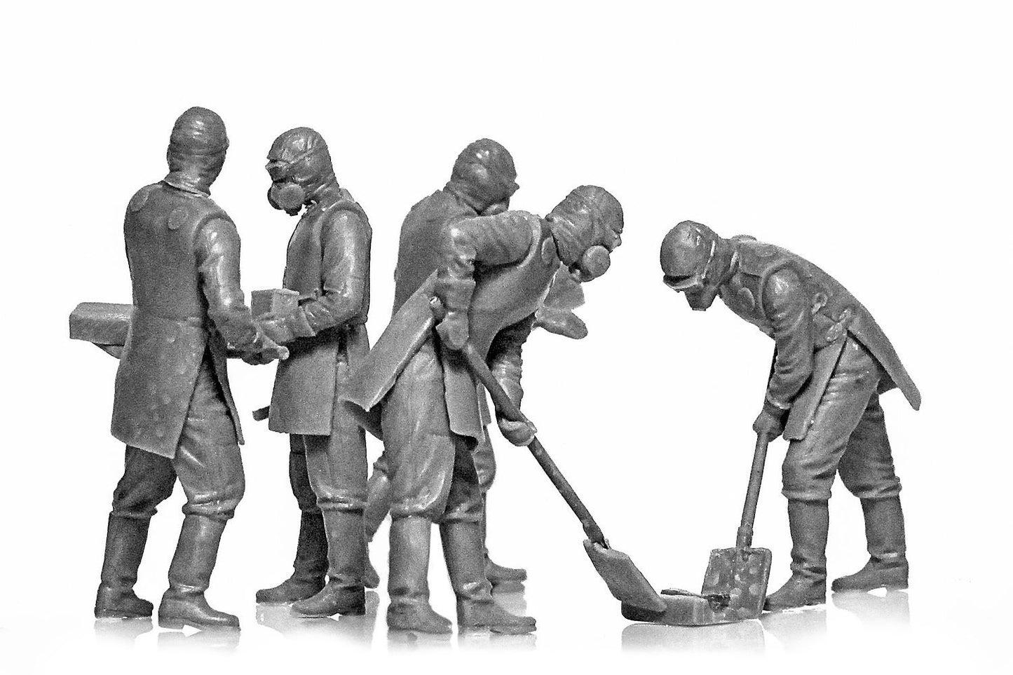 ICM 1:35 Chernobyl #3. Rubble Cleaners