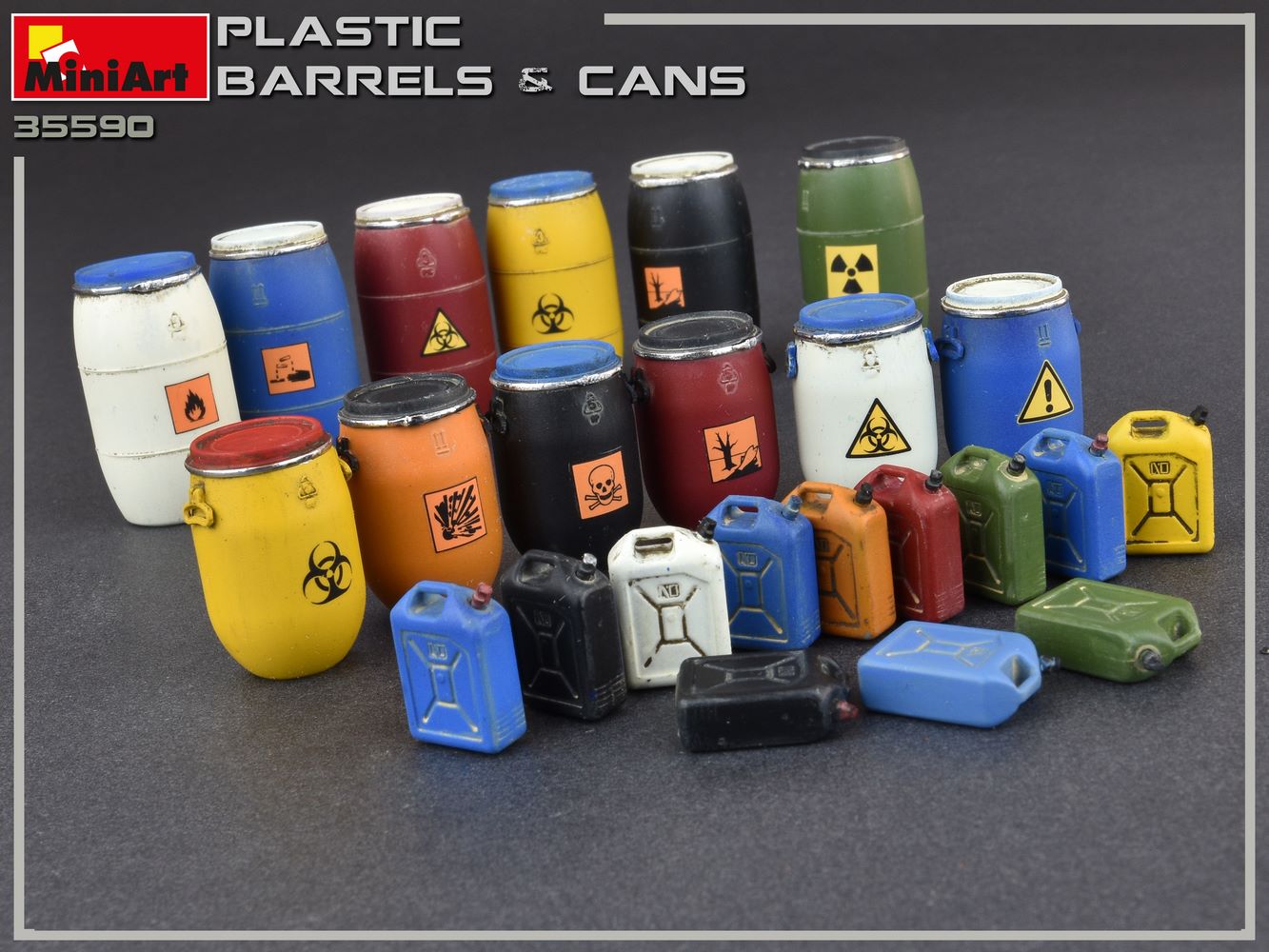 Miniart 1:35 Plastic Barrells & Cans