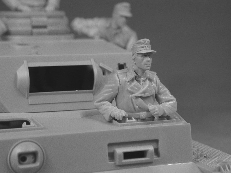 Miniart 1:35 German Tank Crew Special Edition Figure Set
